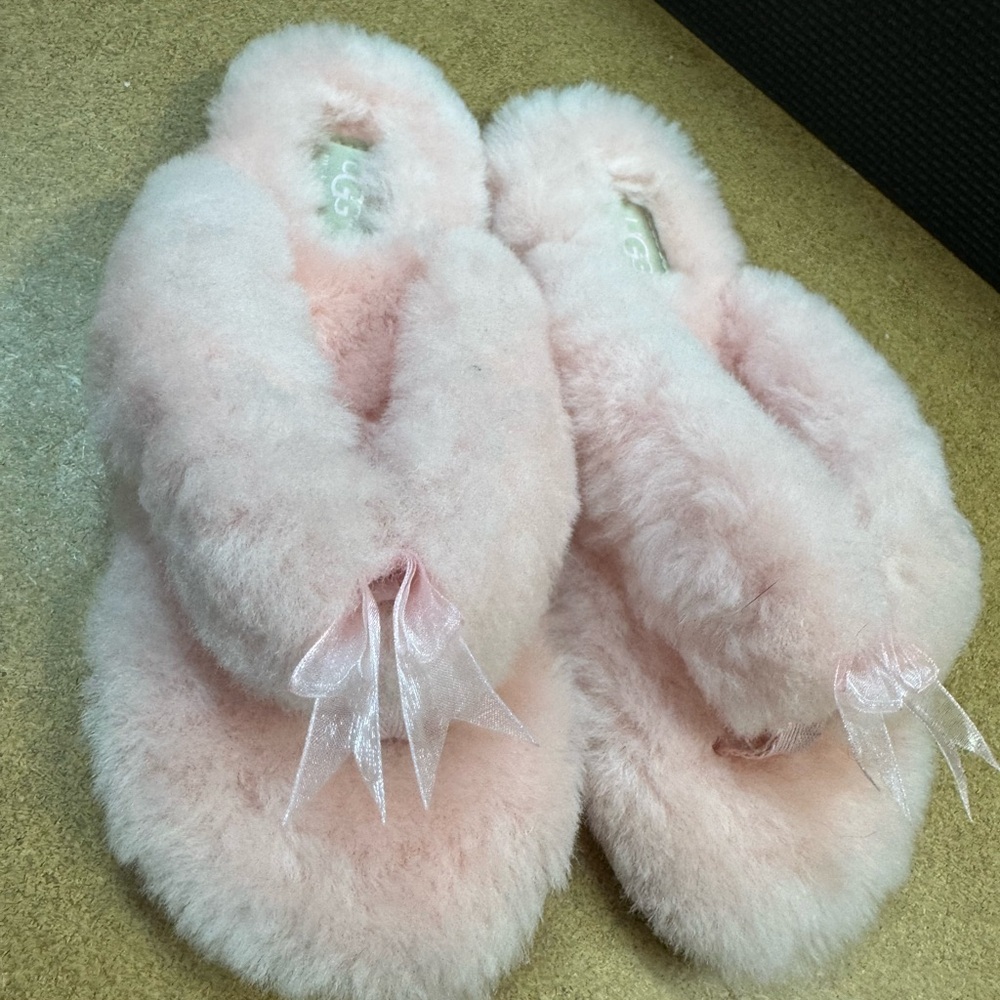 UGG Women's Soft Pink Fluffy Slippers